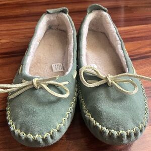 L.L. Bean green slippers size 9 medium